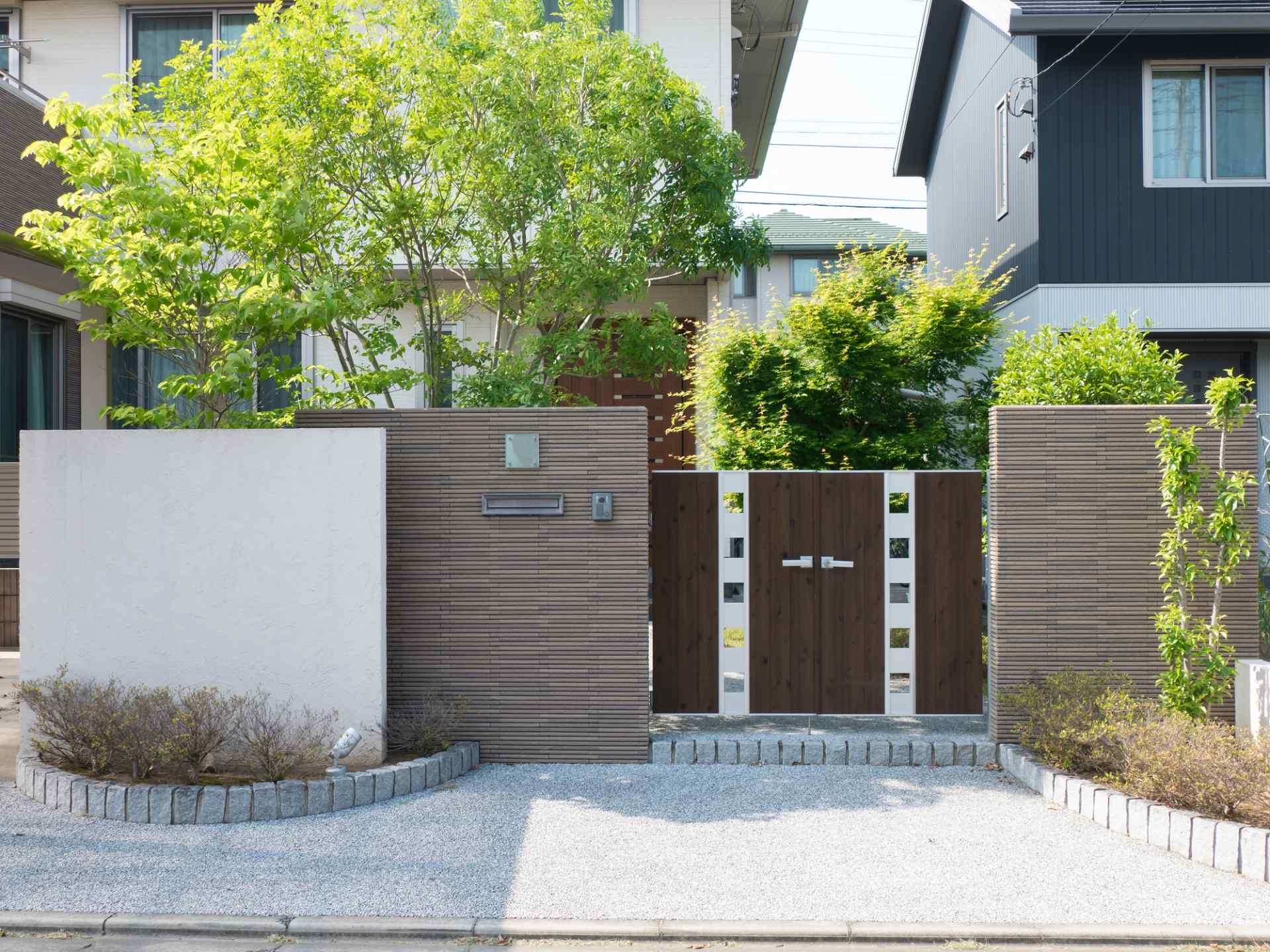 玄関まわりの施工 | 福岡県福岡市の外構工事なら株式会社キャリアー・キョーシン